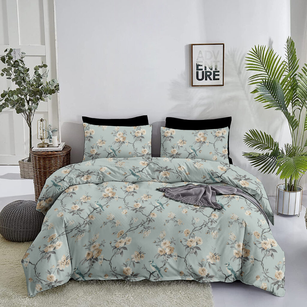 white bedding room pattern